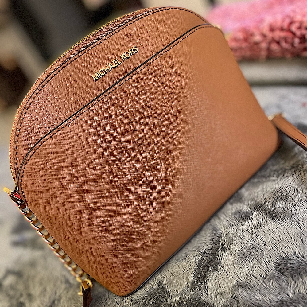 Authentic Michael Kors Crossbody Bag💕 Only carried once! Open to offers 💕